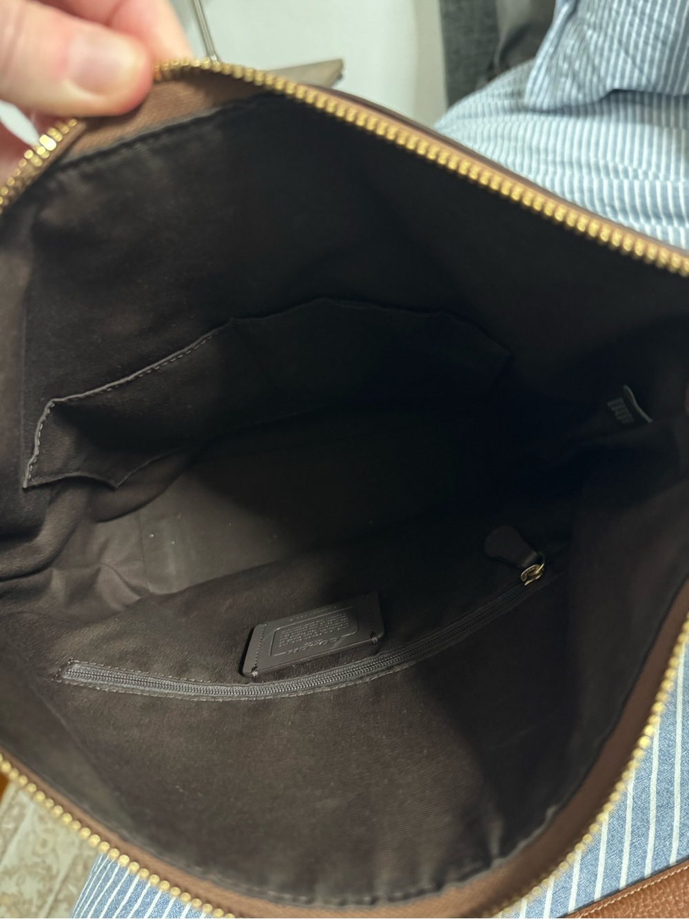 Coach Camel Brown Leather Crossbody Tote with Gold Zipper Detail - Picture 3 of 7
